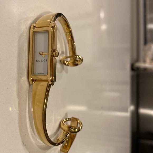 Gucci women’s watch - Picture 6 of 13